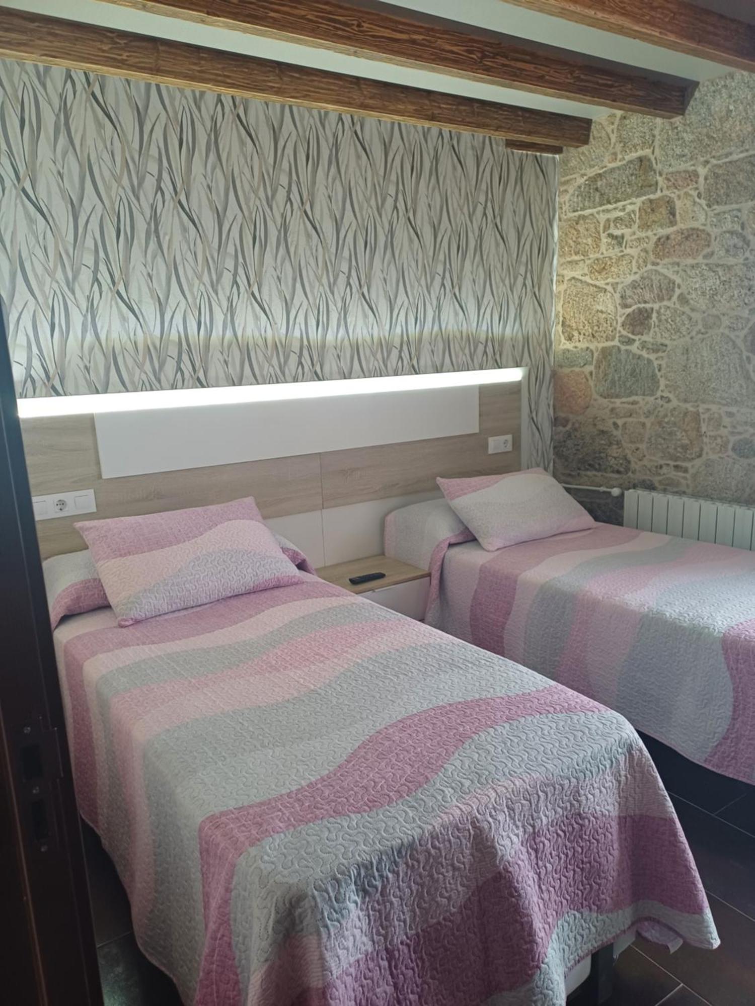 O Cabanel Albergue-Bar Villastose Exterior photo