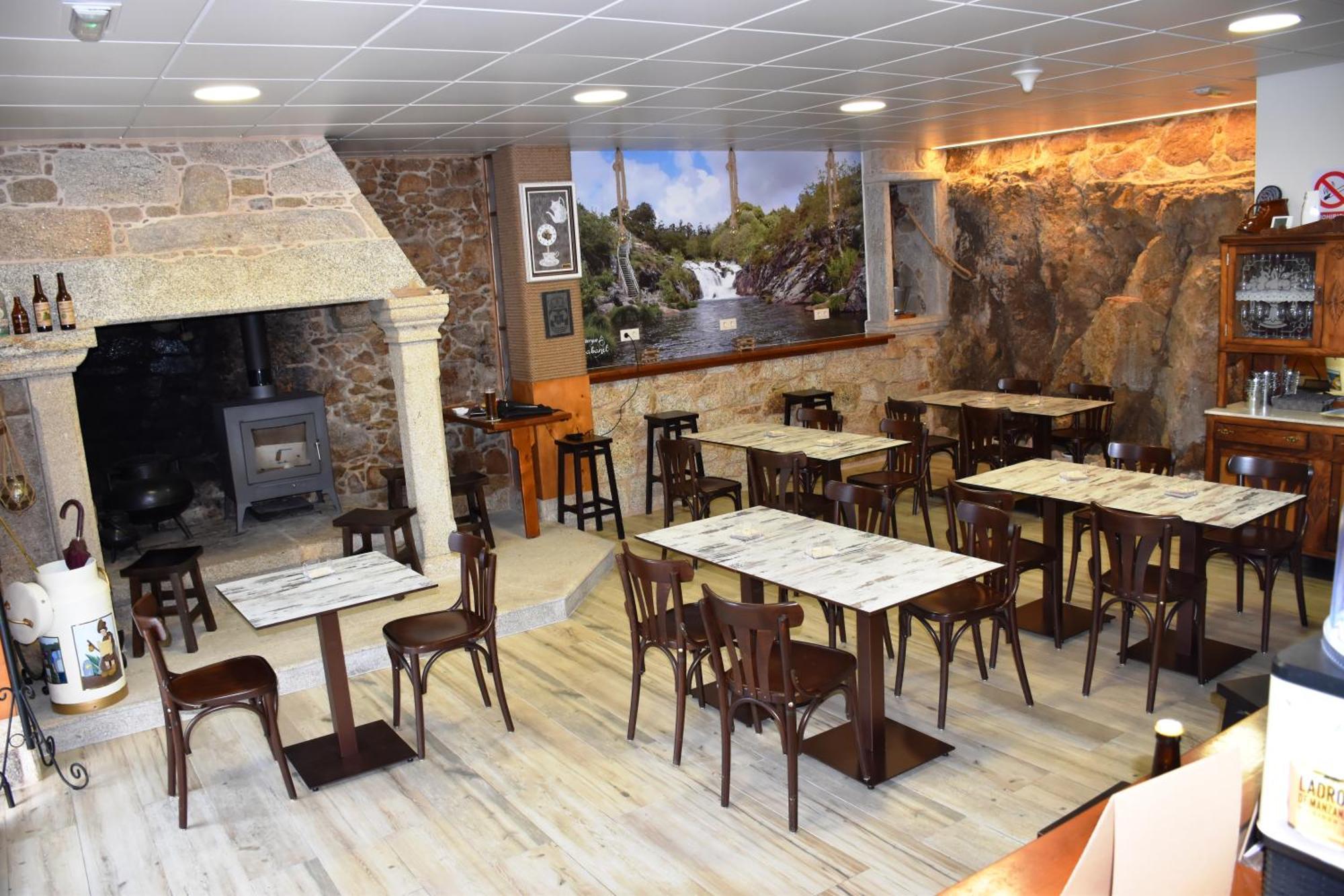 O Cabanel Albergue-Bar Villastose Exterior photo